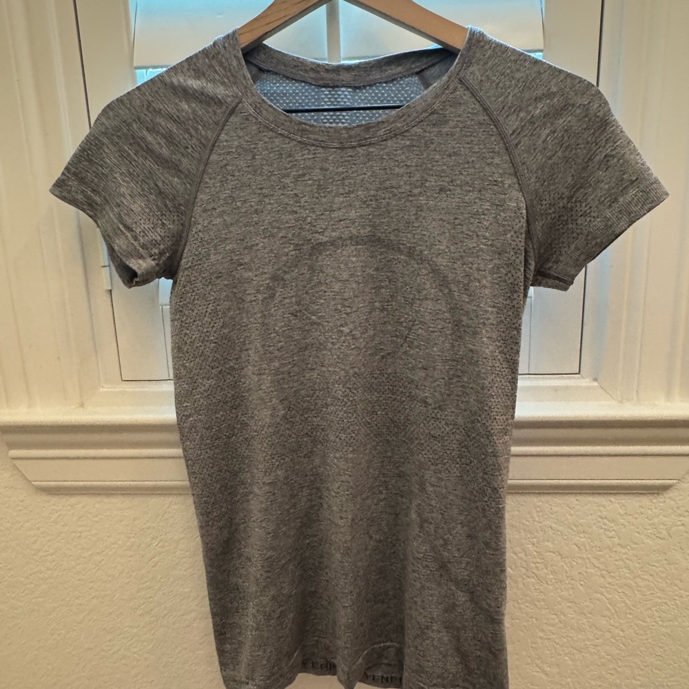Size 6 Lululemon Swiftly Tech Gray Women's Athletic Top